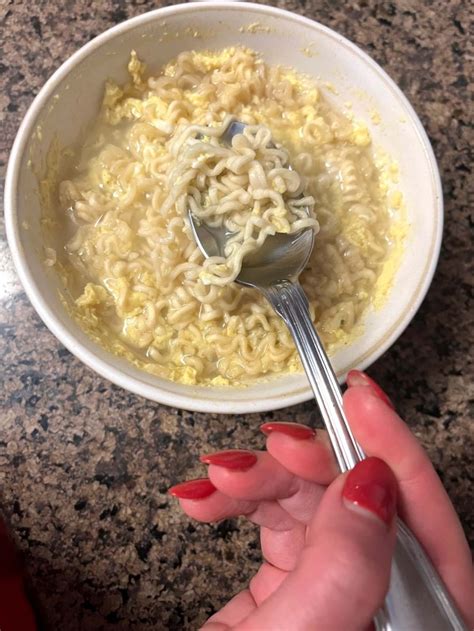 how to add egg to ramen in microwave