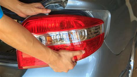 how to change a tail light bulb