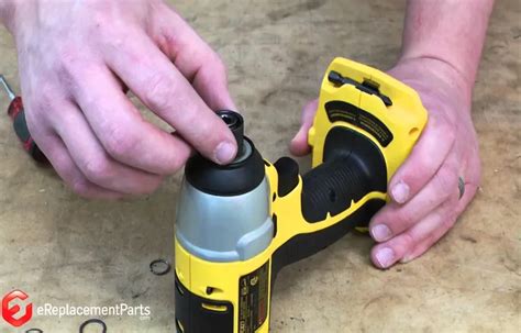 how to change dewalt cordless drill chuck