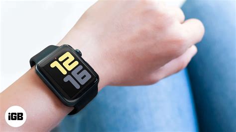 how to change hour format on apple watch