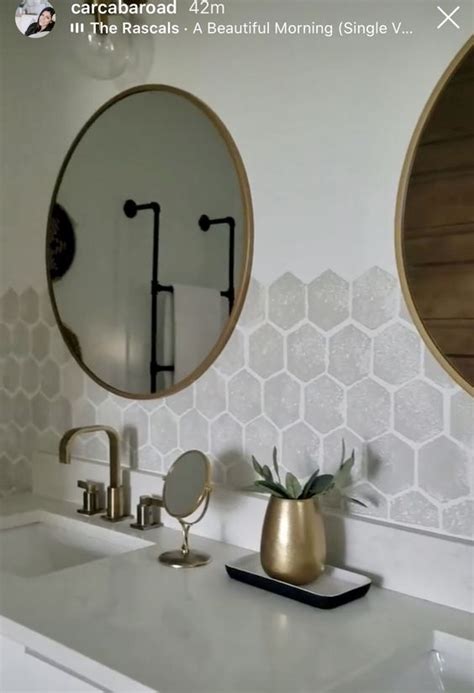 how to choose an accent wall in a bathroom