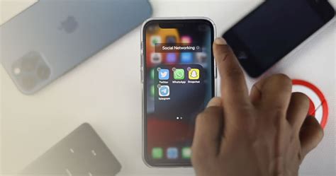 how to combine apps on iphone 13