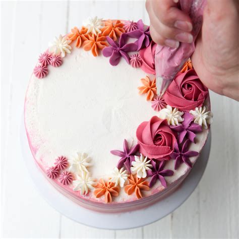 how to decorate a cake with different colors