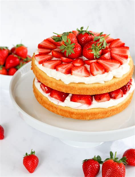 how to decorate a cake with fresh strawberries