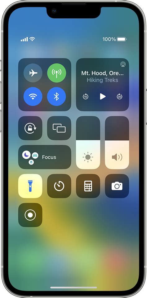 how to get flashlight on iphone 16