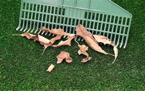 how to get leaves off of artificial grass