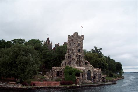 how to get to boldt castle from alexandria bay by car