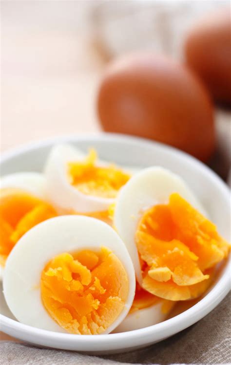 how to have a hard boiled egg in microwave