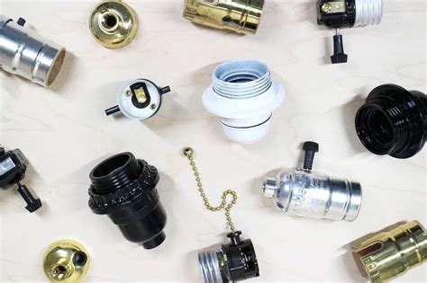 how to install a light bulb socket