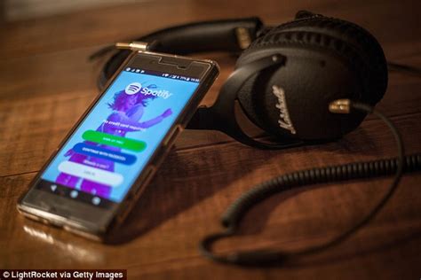 how to listen to spotify in car without using data