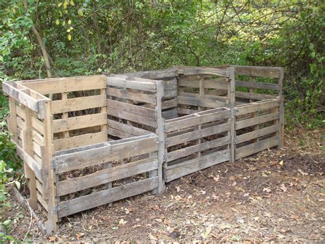 how to make a compost bin from.pallets