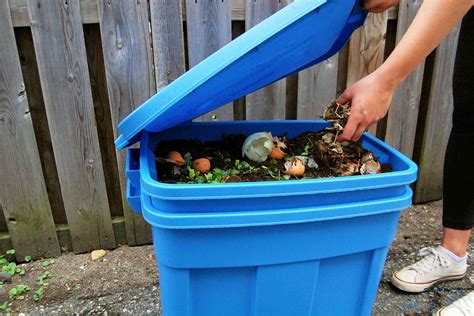 how to make a compost bin in a bucket