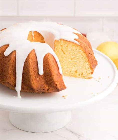how to make a lemon sour cream pound cake