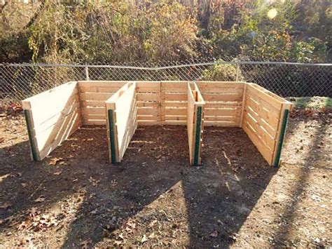 how to make a small compost bin from pallets