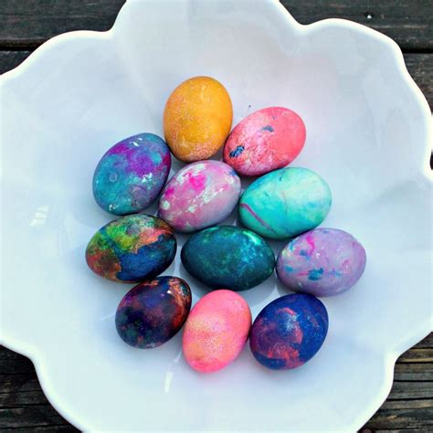 how to make coloured eggs