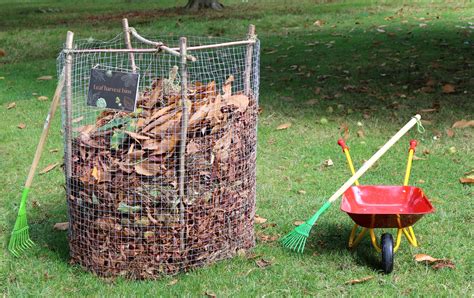 how to make leaf compost bin
