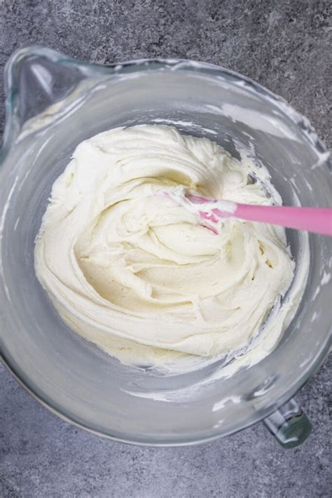 how to make white icing white