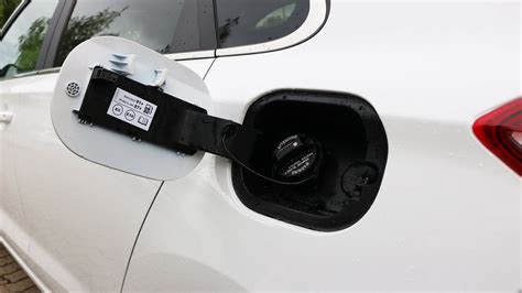how to open i30 fuel cap