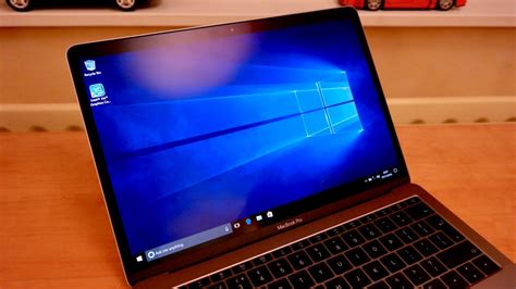 how to open windows in macbook pro