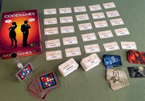 how to play codenames with 3 people
