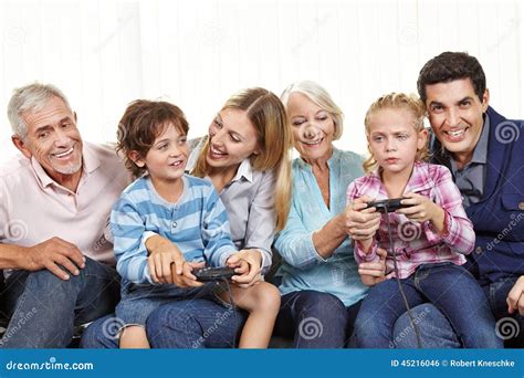 how to play games on smart tv with controller