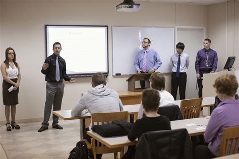 how to present a group work