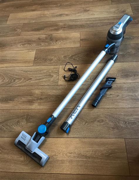 how to put a vax hoover together