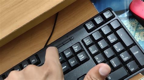 how to put tick symbol on keyboard
