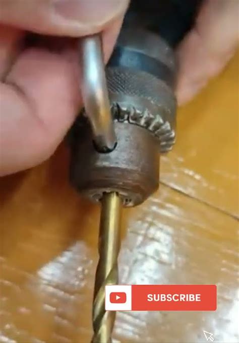 how to remove bit without chuck key