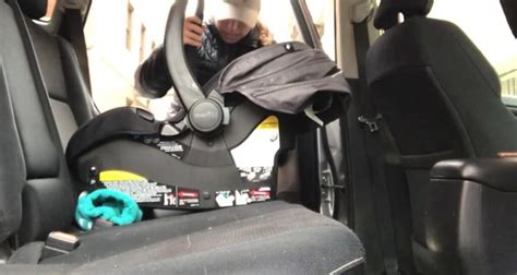 how to remove car seat from stroller