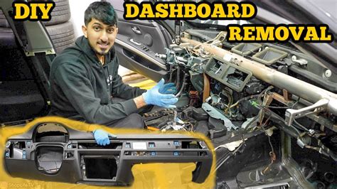 how to remove e90 dashboard