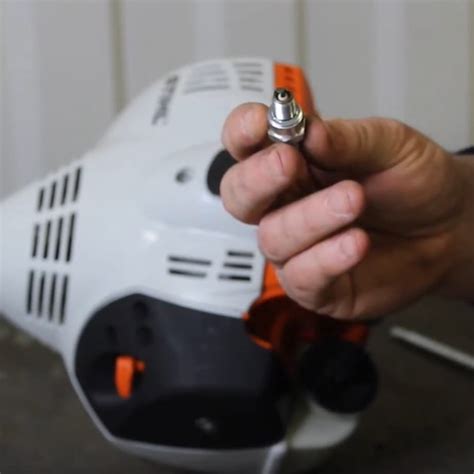 how to remove spark plug from stihl leaf blower