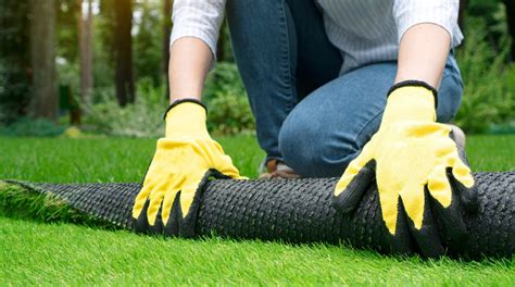how to remove synthetic grass from.socks