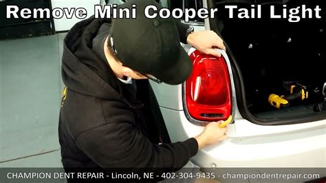 how to remove tail light connector