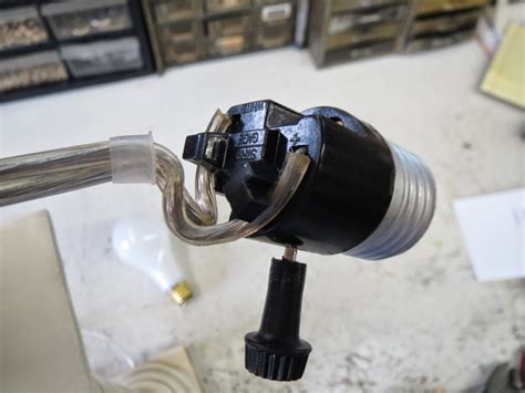 how to replace a lamp light socket