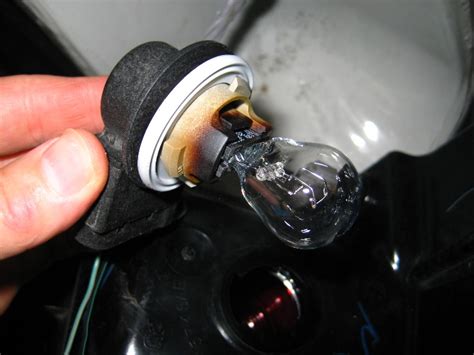 how to replace brake light socket