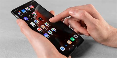 how to stop running apps on android phone