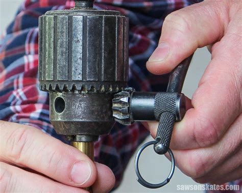 how to use a drill chuck key
