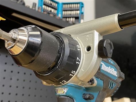 how to use a keyless chuck drill