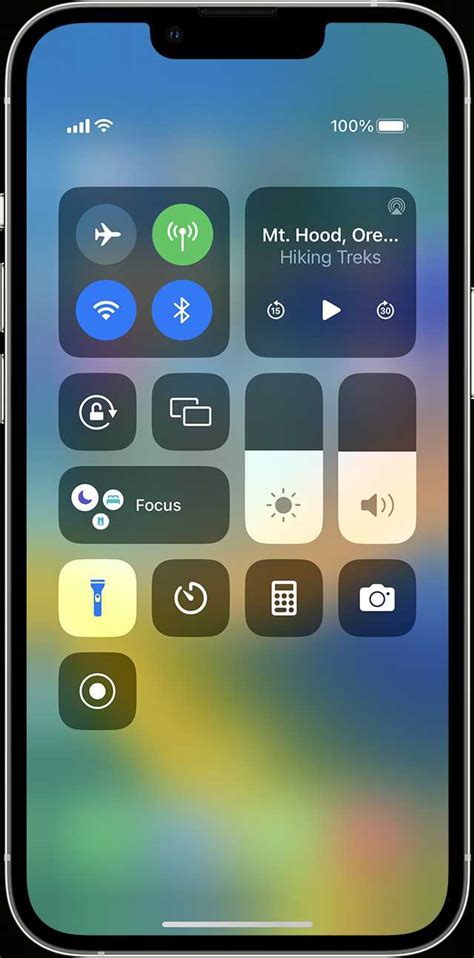 how to use flashlight on iphone 16e
