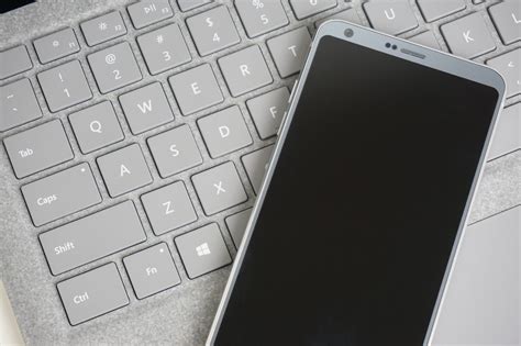 how to use phone apps on windows 10