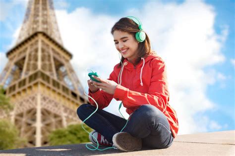 i'm listening to music in french