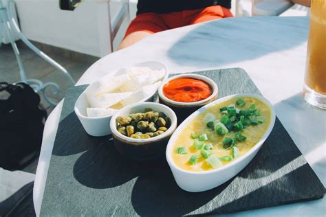 is food in santorini expensive
