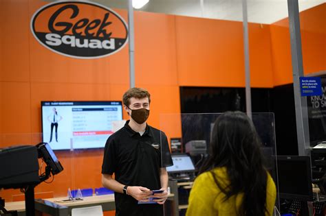is geek squad available on sunday