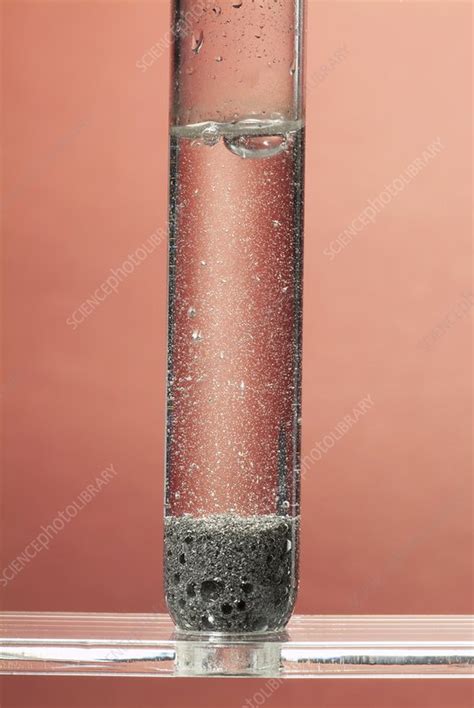 is iron reactive with acid