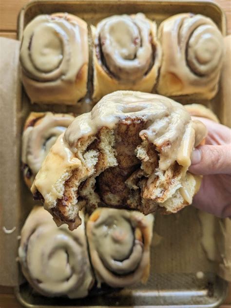 is it better to use light or dark brown sugar for cinnamon rolls