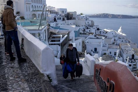 is it dangerous to go to santorini now