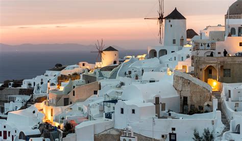is it easy to get around santorini