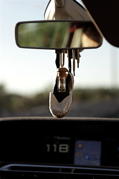 is it illegal to hang things from your rearview mirror in illinois