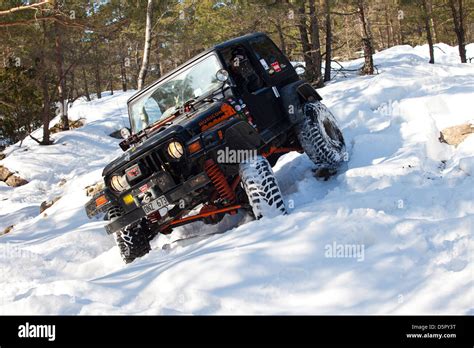 is it ok to drive in 4wd in the snow